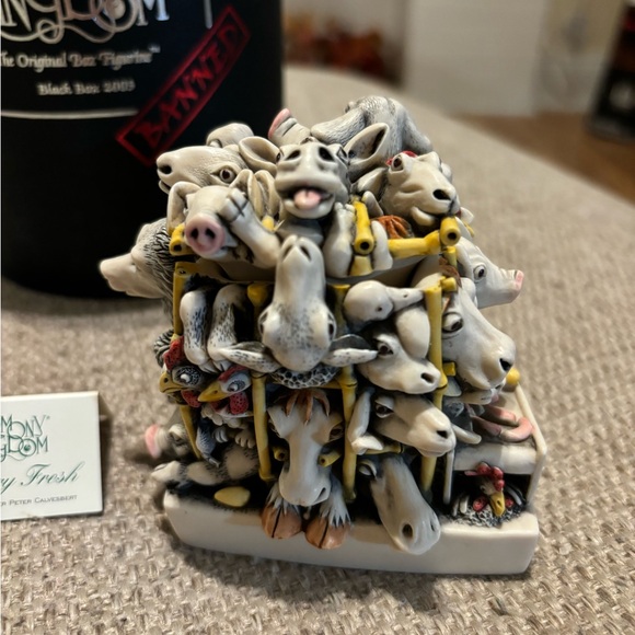 Harmony Kingdom LE 2726/3600 Factory Fresh Box Signed by Peter Calvesbert - Picture 3 of 9